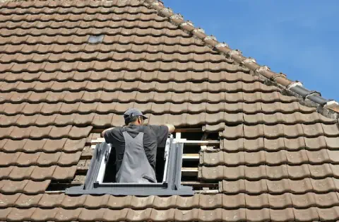 Pose de velux - L'Honor-de-Cos